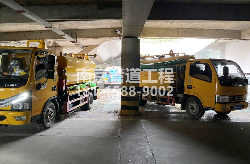 社区商场地下室化粪池清理