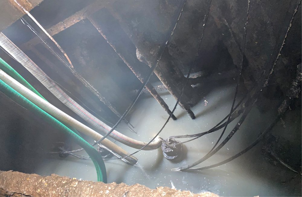 272社区商城污水池清运